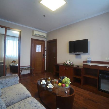 Grand Voyage Hotel Almaty Exterior photo