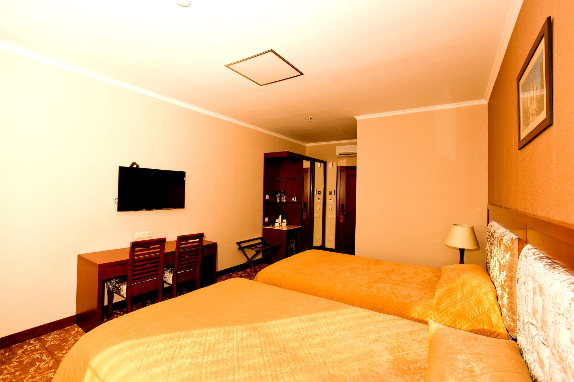 Grand Voyage Hotel Almaty Exterior photo