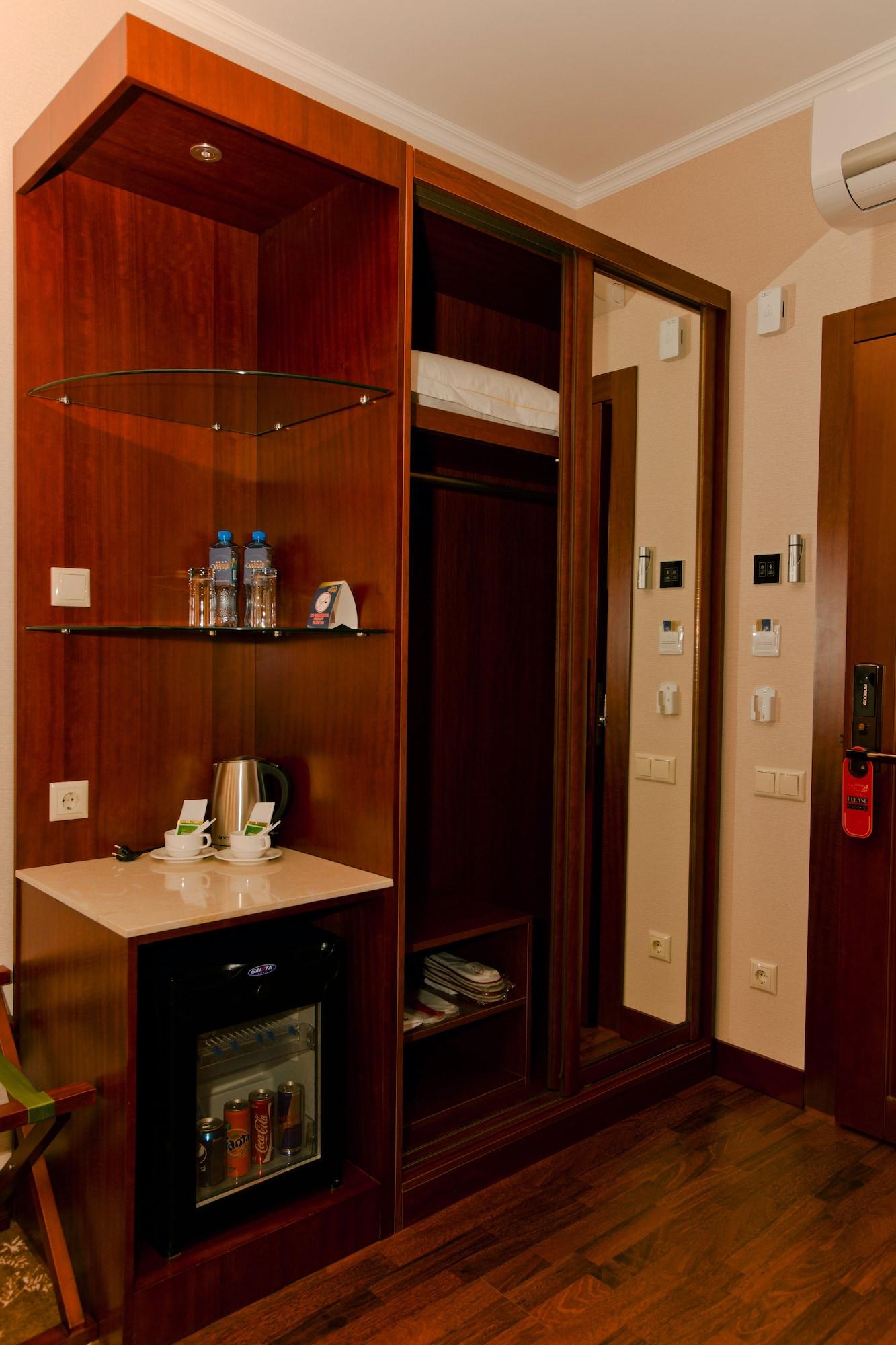 Grand Voyage Hotel Almaty Exterior photo