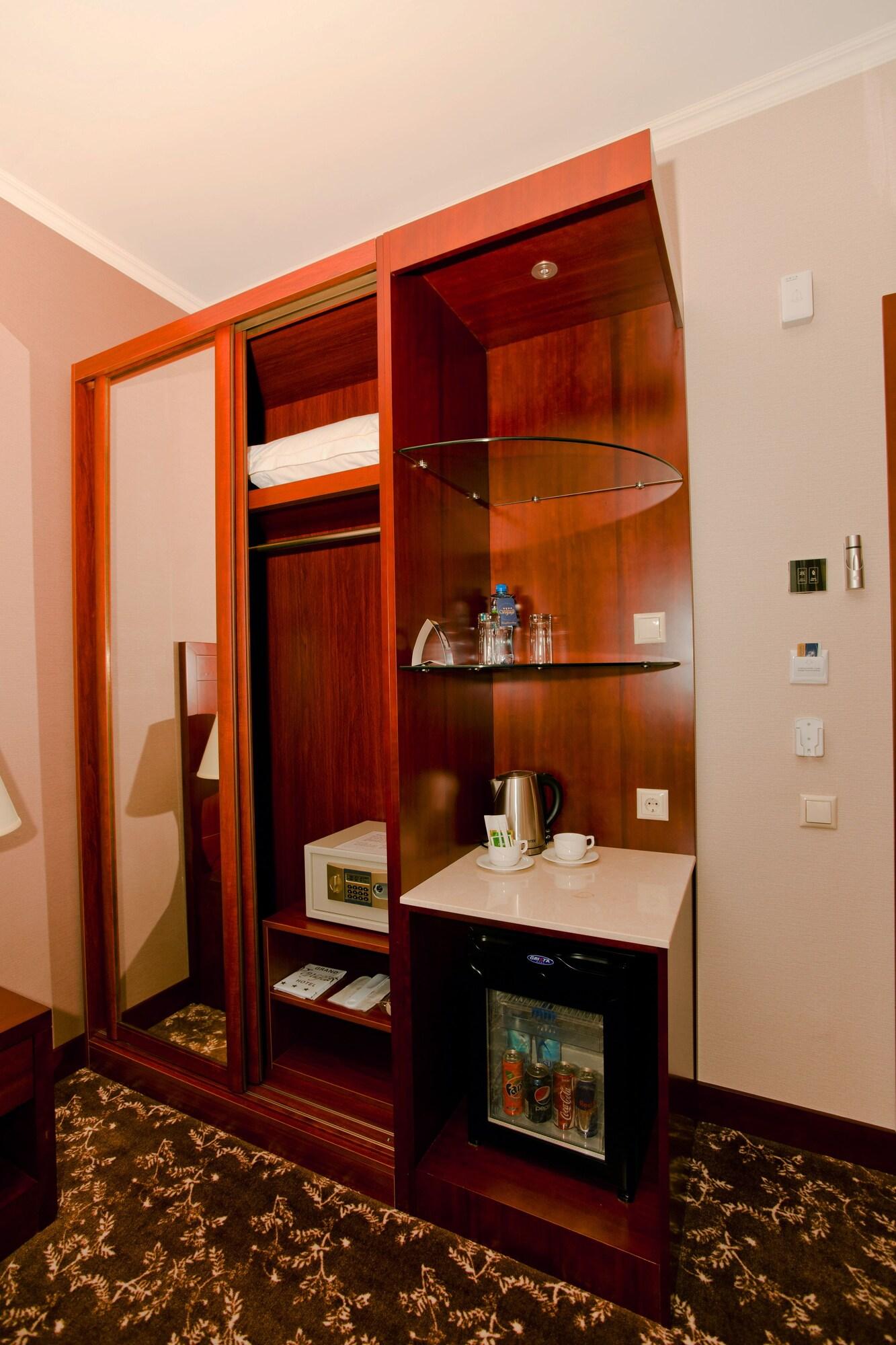 Grand Voyage Hotel Almaty Exterior photo