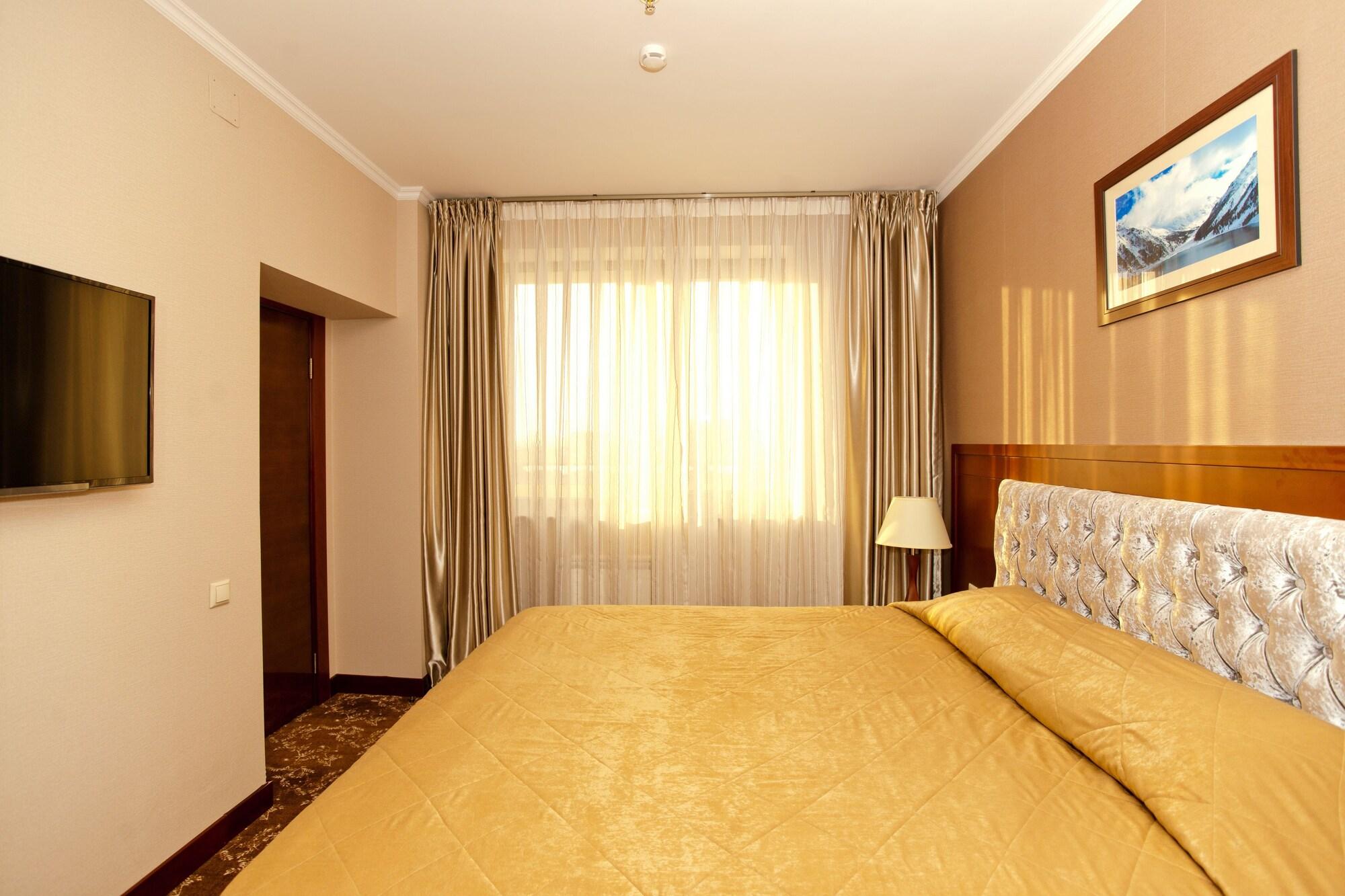 Grand Voyage Hotel Almaty Exterior photo