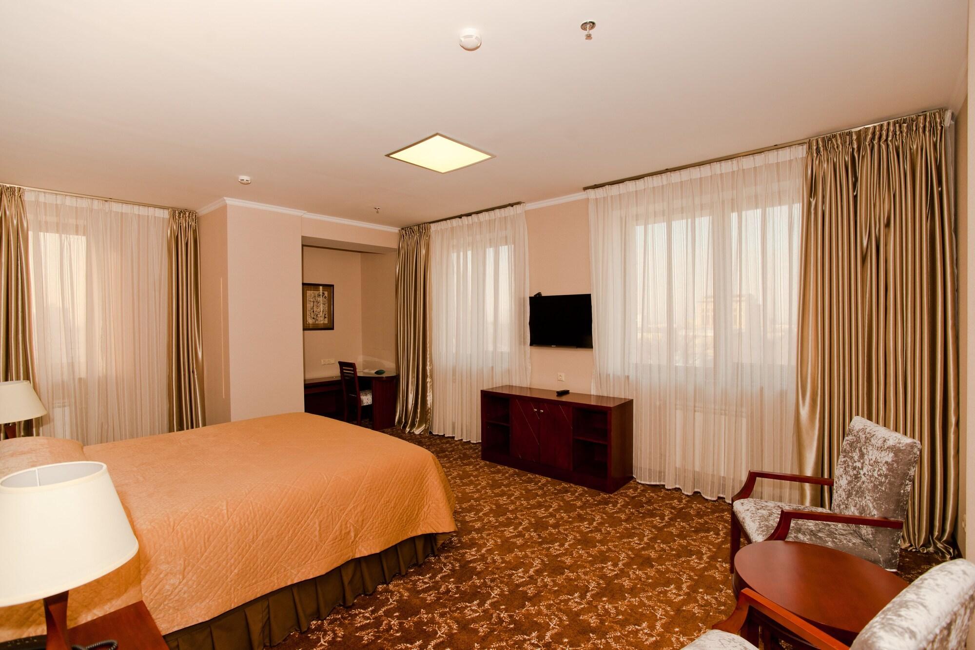 Grand Voyage Hotel Almaty Exterior photo