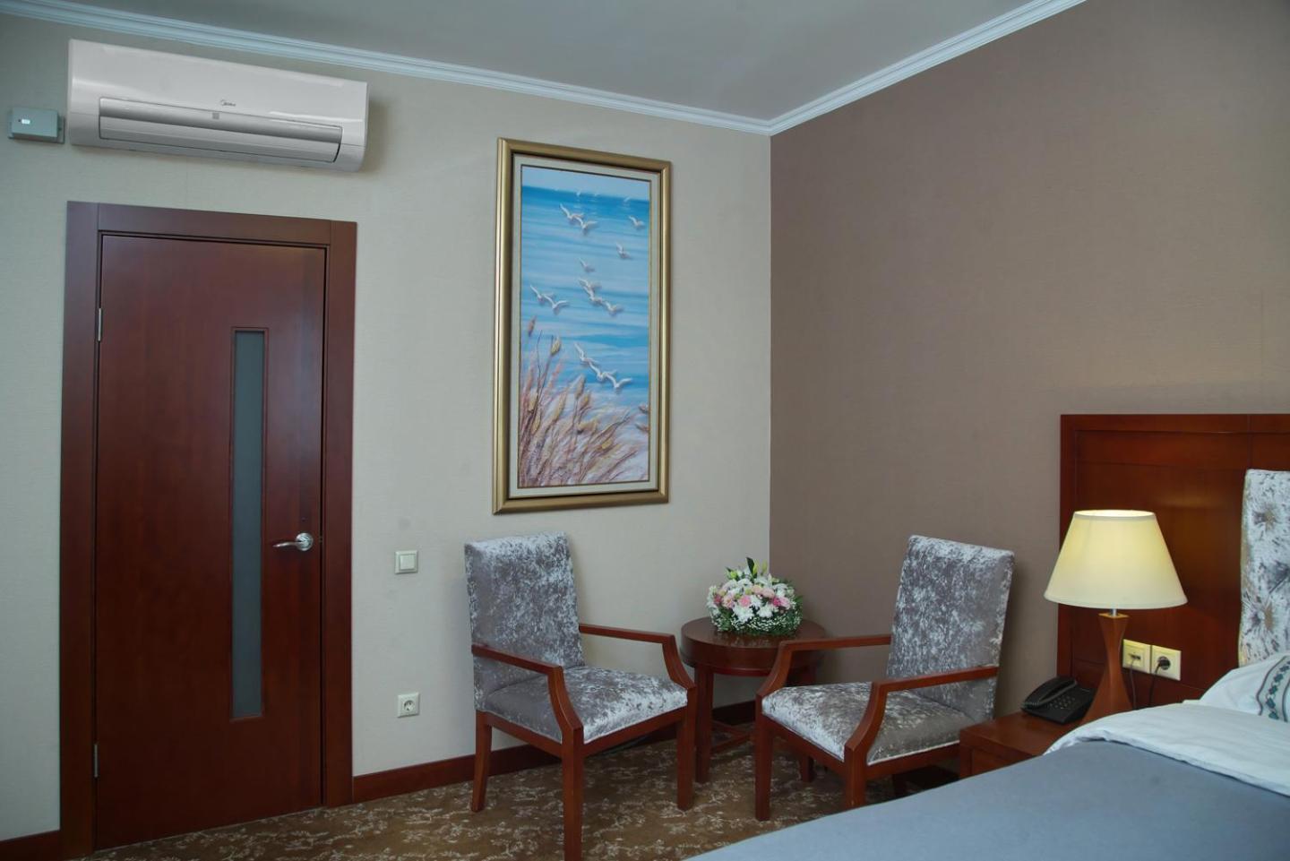 Grand Voyage Hotel Almaty Exterior photo