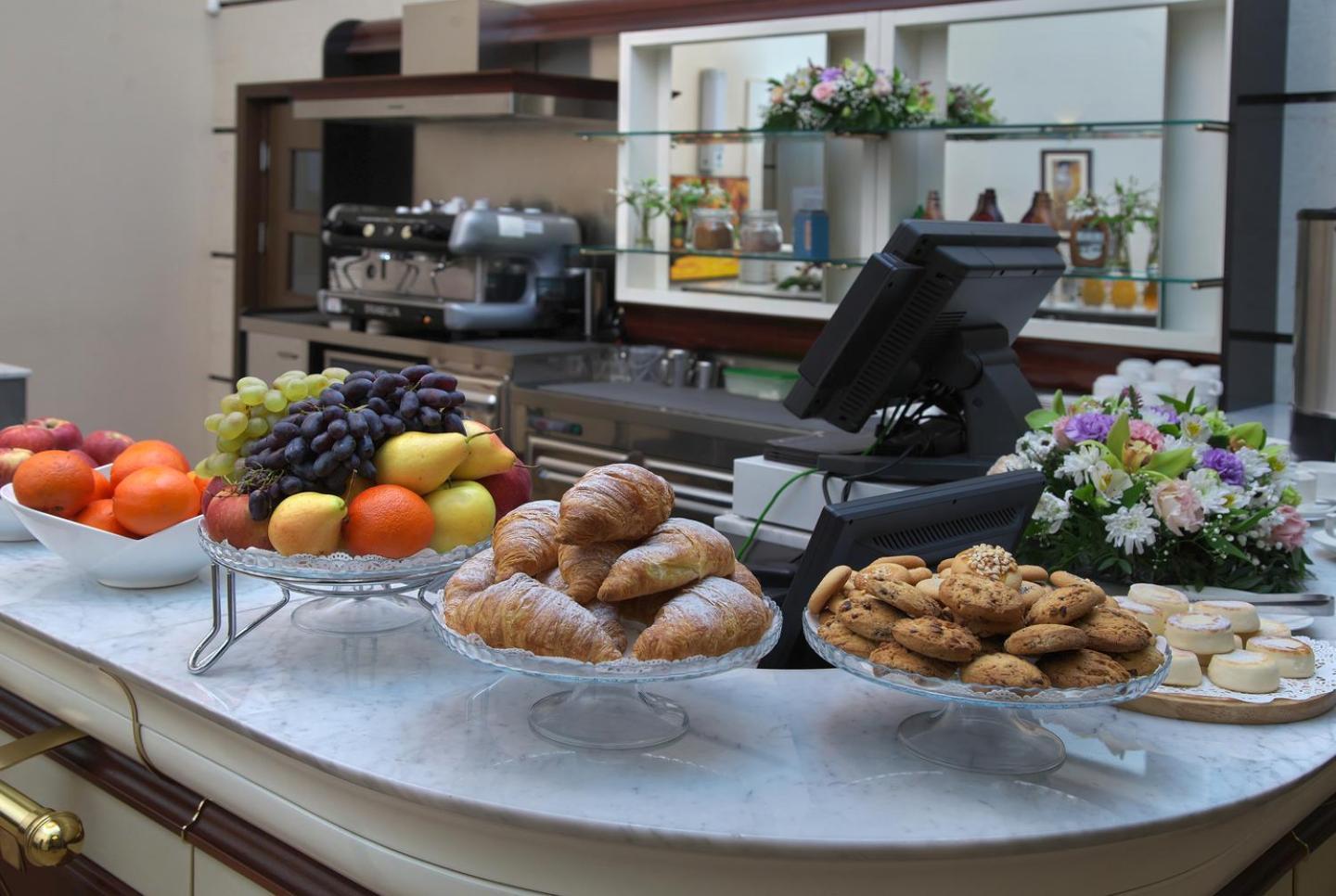 Grand Voyage Hotel Almaty Exterior photo
