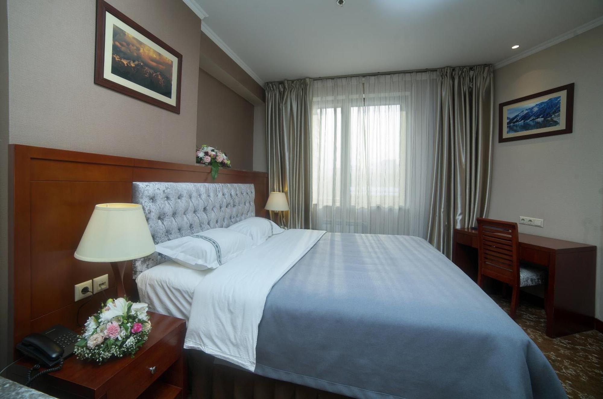 Grand Voyage Hotel Almaty Room photo