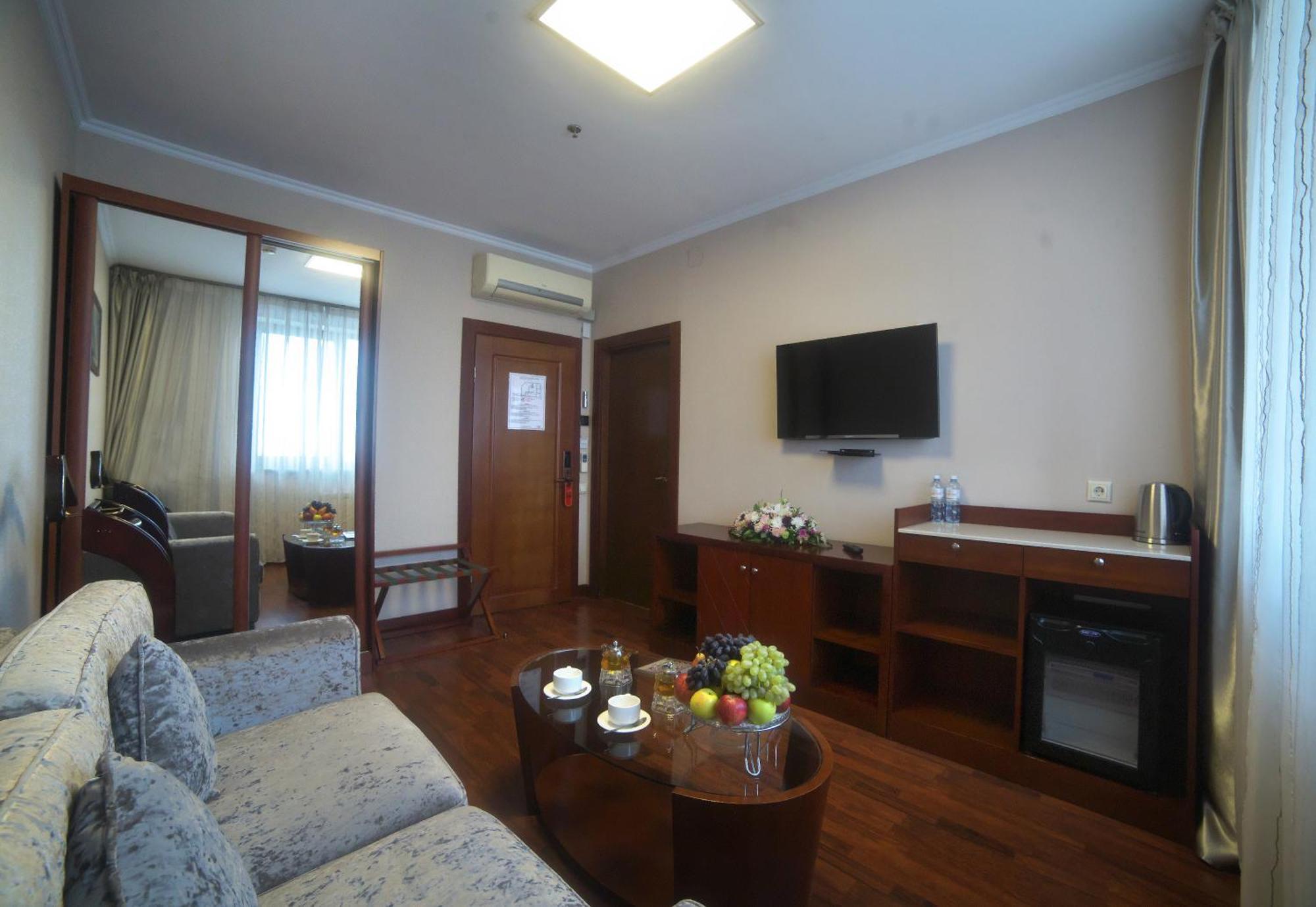 Grand Voyage Hotel Almaty Exterior photo