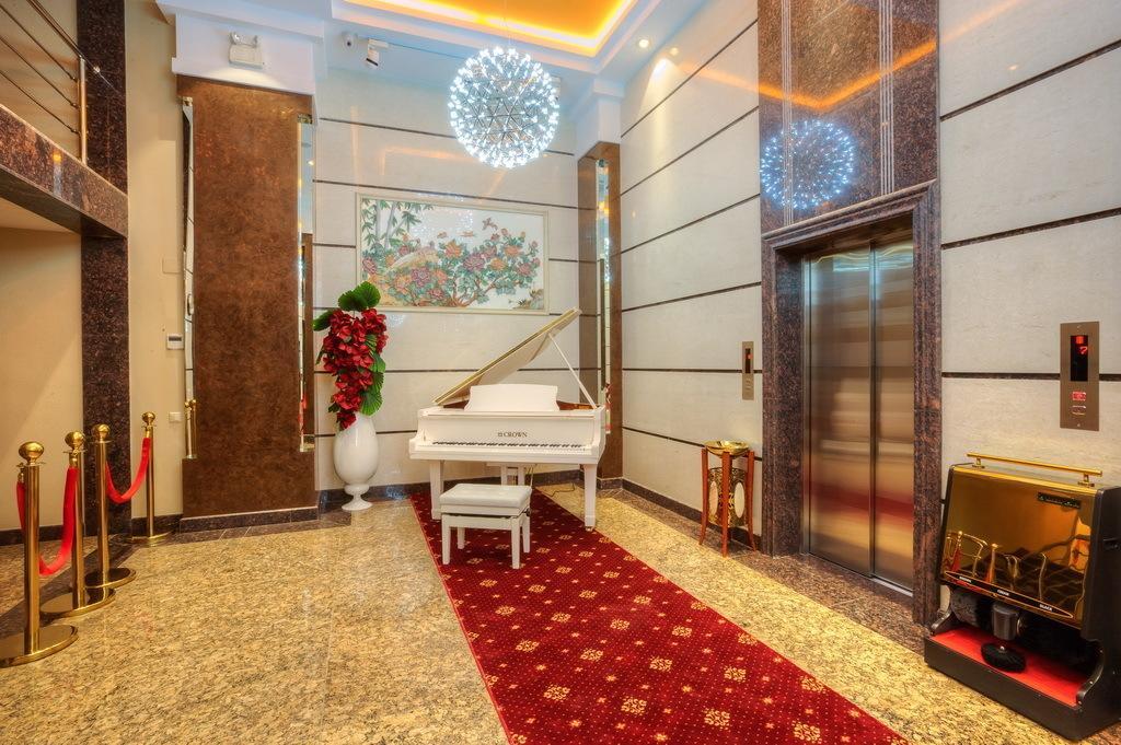 Grand Voyage Hotel Almaty Exterior photo